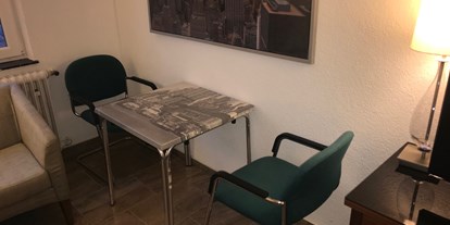 Monteurwohnung - Küche: Küchenmitbenutzung - Stuttgart / Kurpfalz / Odenwald ... - Zimmer am Porscheplatz