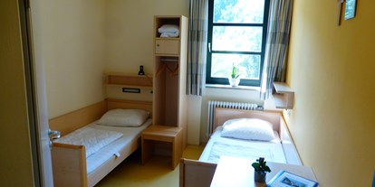 Monteurwohnung - Badezimmer: Gemeinschaftsbad - Zweibettzimmer - Campus Prackenfels