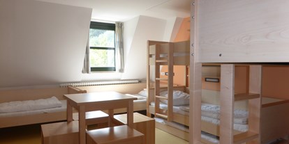 Monteurwohnung - Parkplatz: eigener Parkplatz vorhanden - 6 Bett Zimmer - Campus Prackenfels