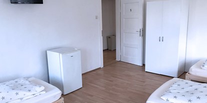 Monteurwohnung - Badezimmer: eigenes Bad - Karlsruhe - H&B Pension