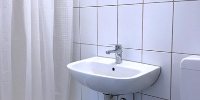 Monteurwohnung - Badezimmer: eigenes Bad - Karlsruhe - H&B Pension