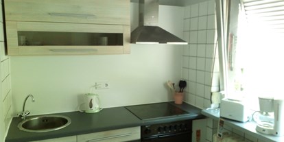 Monteurwohnung - Bad Dürkheim - Küche zur Selbstversorgung - Moderne Monteurunterkunft mit Highspeed Internet
