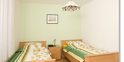 Monteurwohnung - Badezimmer: eigenes Bad - Köln - Schlafzimmer 1 - Apartment 2, vollausgestattete Wohnung für 5 - 6 Personen