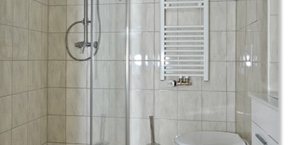 Monteurwohnung - Badezimmer: eigenes Bad - Köln - Bad - Apartment 5, vollausgestattete Wohnung für 1 - 3 Personen