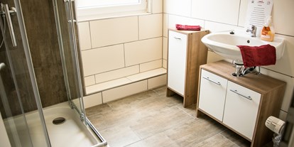 Monteurwohnung - Badezimmer: Gemeinschaftsbad - Hessen - Unterkunft4You Häuser Wohnungen Zimmer
