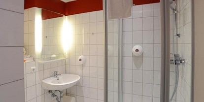 Monteurwohnung - PLZ 30629 (Deutschland) - Badezimmer der Monteurunterkunft - Einzel-/Doppel-/Mehrbettzimmer