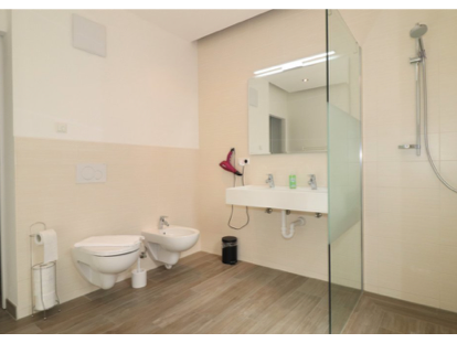 Monteurwohnung - Einzelbetten - Region Schwaben - Badezimmer im EG - DONAU HOME - Münsingen