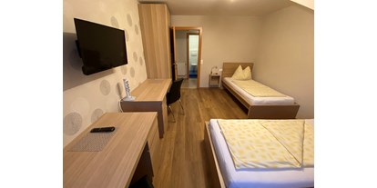 Monteurwohnung - Mostviertel - Ferienwohnung Winter Zweibettzimmer - Privatzimmer & Ferienwohnungen Leeb