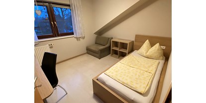 Monteurwohnung - Niederösterreich - Ferienwohnung Winter Einbettzimmer und Sofa - Privatzimmer & Ferienwohnungen Leeb
