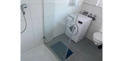 Monteurwohnung - Worms - Duschbad mit Toilette und Waschmaschine - Monteurzimmer Lampertheim