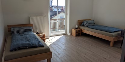 Monteurwohnung - Badezimmer: Gemeinschaftsbad - Region Schwaben - Zweibettzimmer - Zentralblick Unterthingau