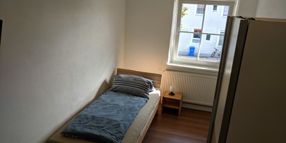 Monteurwohnung - Badezimmer: Gemeinschaftsbad - Region Schwaben - Einbettzimmer - Zentralblick Unterthingau