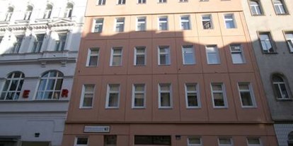 Monteurwohnung - TV - Wien - Queen Apartments Eingang -  Apartments für 1 oder 2 Personen