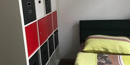 Monteurwohnung - TV - Wien - Apartment Falco Zimmer mit 4 Einzelbetten - Senator Flat Falco
