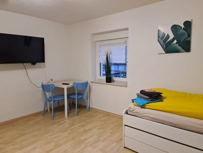 Monteurwohnung - TV - Schlafzimmer in der Monteurunterkunft in Bochum-Wattenscheid - Übernachten im Herzen des Ruhrpotts 