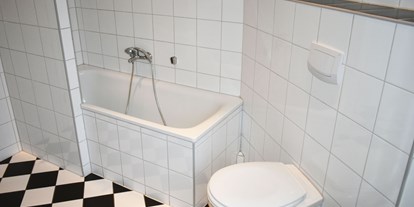 Monteurwohnung - Essen - Alle Gemeinschaftsbäder sind mit fließend Warm- und Kaltwasser, Waschbecken, Dusch-/Wannenbad, und WC ausgestattet. - domum group Duisburg