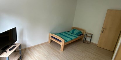 Monteurwohnung - Badezimmer: Gemeinschaftsbad - Ormann  Zimmer 