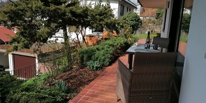 Monteurwohnung - Art der Unterkunft: Ferienwohnung - Franken - Terrasse mit Blick auf den Garten - FeWo mit Burgblick Kreuzwertheim