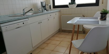 Monteurwohnung - Art der Unterkunft: Ferienwohnung - Franken - Küche mit Essbereich - FeWo mit Burgblick Kreuzwertheim