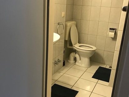Monteurwohnung - Badezimmer: eigenes Bad - Monteurunterkunft Issa