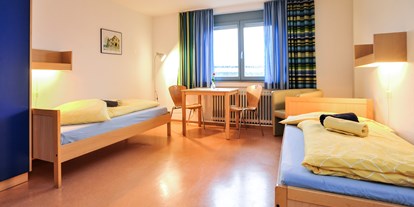 Monteurwohnung - Badezimmer: Gemeinschaftsbad - Stuttgart - Zimmer mit Etagendusche  - Gästehaus-abz-Stuttgart