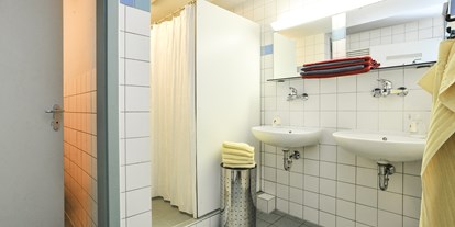 Monteurwohnung - Balkon - Stuttgart - Etagendusche mit WC - Gästehaus-abz-Stuttgart