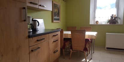 Monteurwohnung - Muggensturm - Küche mit Kühlschrank und Gefrierteil - Peter Monteurzimmer Krassa