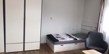 Monteurwohnung - Stuttgart - Wohnen auf Zeit in Stuttgart Köngen max. 4 Personen  - Ferienwohnung ideal für Monteure mit Küche und eigenem Bad in Stuttgart Köngen 