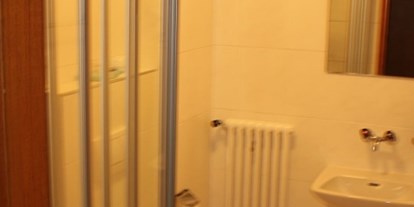 Monteurwohnung - Zimmertyp: Einzelzimmer - Schweiz - Etagen Dusche und WC - Hotel Villa Silvana