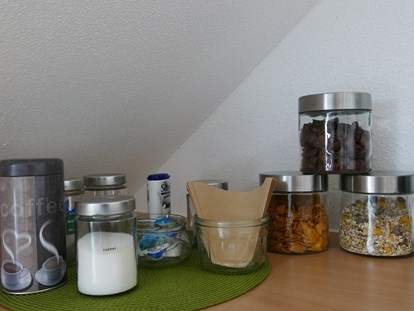Monteurwohnung - TV - Baden-Württemberg - Fürs erste Frühstück stehen Kaffee, Tee, Kakao und Cerealien zur Verfügung.. - guest apartment niederalfingen // Aalen-Ellwangen-Heidenheim-Schwäbisch Gmünd