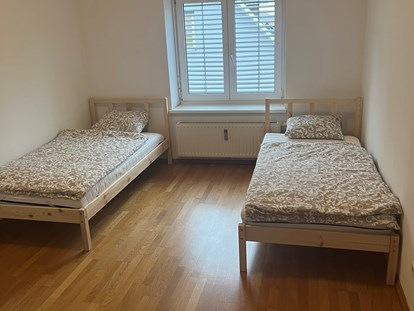 Monteurwohnung - PLZ 8053 (Österreich) - Zimmer mit Einzelbetten in der Monteurwohnung in Dobl-Zwaring. - Azra Sinanovic