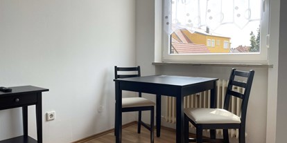 Monteurwohnung - Schwandorf - Essbereich - Gut geschnittene Monteurwohnung mit Balkon (SAD161)