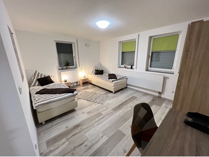 Monteurwohnung - Einzelbetten - Schlafraum - Moderne Wohnungen für 2-6 Pers mit schnellem Internet