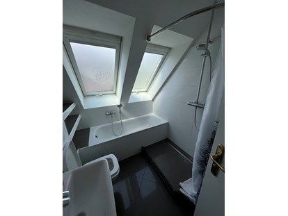 Monteurwohnung - Badezimmer: eigenes Bad - Moderne Wohnungen für 2-6 Pers mit schnellem Internet