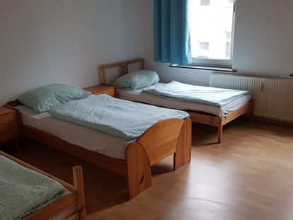 Monteurwohnung - Kühlschrank - Nordrhein-Westfalen - 3 Bett Zimmer - Apartment Monteurzimmer Duisburg