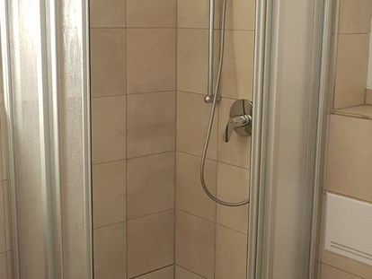 Monteurwohnung - Badezimmer: Gemeinschaftsbad - Dusche - Apartment Monteurzimmer Duisburg