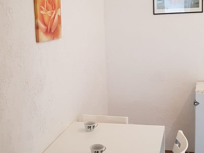 Monteurwohnung - Badezimmer: Gemeinschaftsbad - Deutschland - Sitzmöglichkeiten - Apartment Monteurzimmer Duisburg