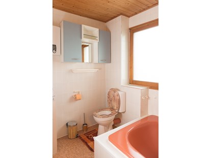 Monteurwohnung - Einzelbetten - Stuttgart - WC im Badezimmer - Haus Feldblick Neubulach