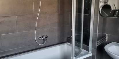Monteurwohnung - PLZ 40545 (Deutschland) - Badewanne/ Dusche - Monteurswohnung TAKAppartement Dormagen EG