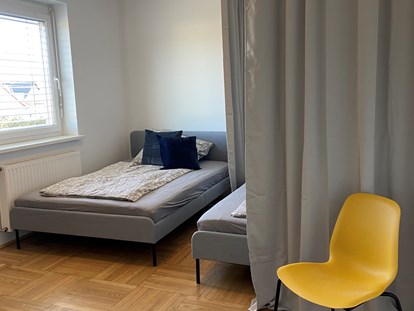 Monteurwohnung - Einzelbetten - Schlafbereich in der Monteurunterkunft in Klagenfurt-Viktring - Zimmer/Apartments für Monteure 9020 Klagenfurt