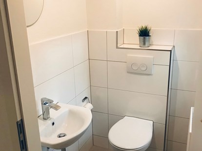 Monteurwohnung - Badezimmer: eigenes Bad - WC - Pension Heimat
