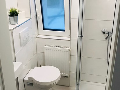 Monteurwohnung - Badezimmer: eigenes Bad - Badezimmer - Pension Heimat