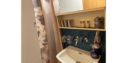 Monteurwohnung - Zimmertyp: Einzelzimmer - Schweiz - Badezimmer / WC - Color Dream Muotathal