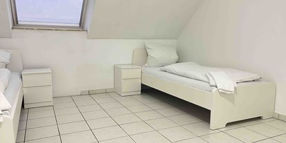 Monteurwohnung - Schwandorf - Schlafzimmer - (SWF112) Gemütliche Monteurwohnung / Übergangswohnung 