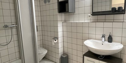 Monteurwohnung - Badezimmer: eigenes Bad - Karlsruhe - Monteurwohnung zentral in Bruchsal