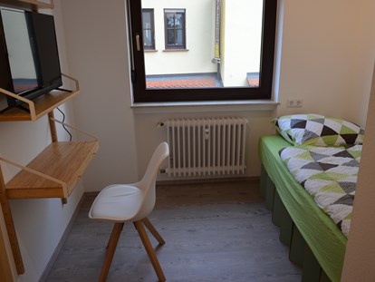 Monteurwohnung - Einzelbetten - Hessen Süd - Zimmer 2: klein aber oho - und günstig - Gästezimmer-Michelstadt