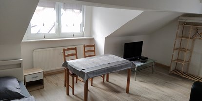 Monteurwohnung - Badezimmer: eigenes Bad - Nürnberg - DG Wohnung mit 4 Betten in 91077 Neunkirchen am Brand