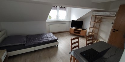 Monteurwohnung - PLZ 90459 (Deutschland) - DG Wohnung mit 4 Betten in 91077 Neunkirchen am Brand