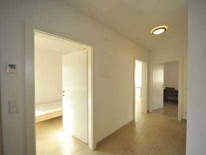 Monteurwohnung - Österreich - Monteurzimmer Linz - Vorraum - 90+ Monteurzimmer in Linz, Einzelbetten, Parkplätze, WIFI, Küchen