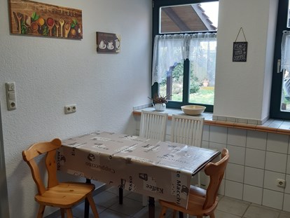 Monteurwohnung - Region Schwerin - Küche mit Sitzecke - Fewozie